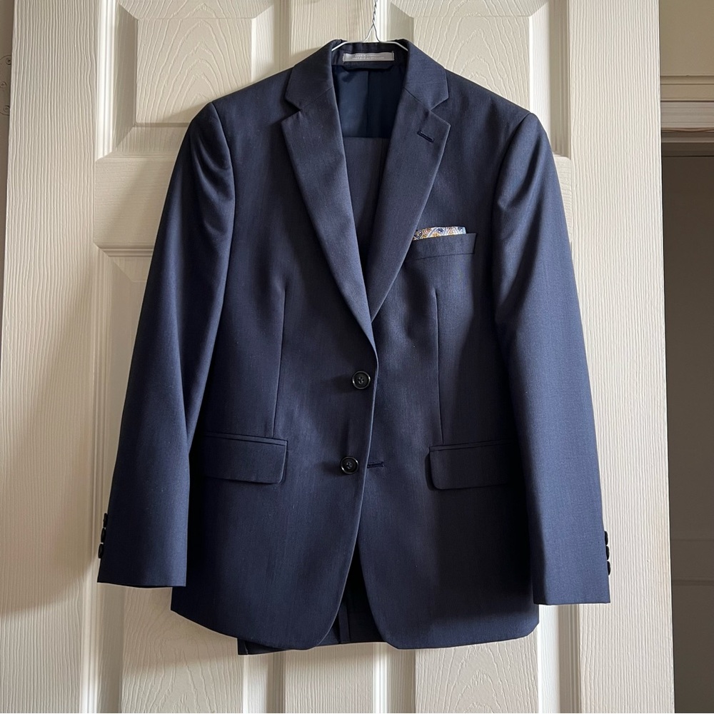 Boys Michael Kors 2 piece Suit (with tie)